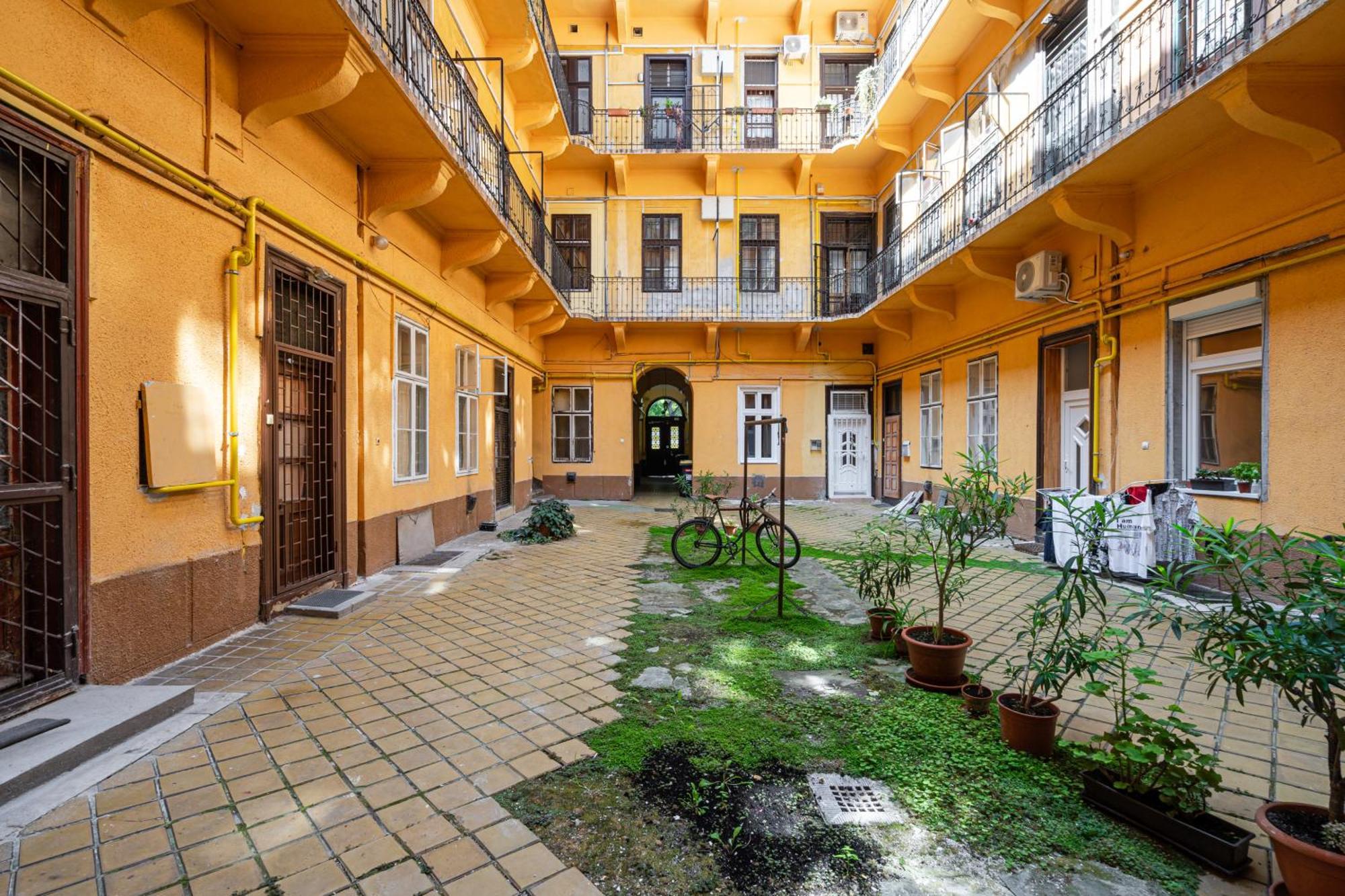 H9- Boutique Apartments, Best Location, By Bqa Budapest Exteriör bild